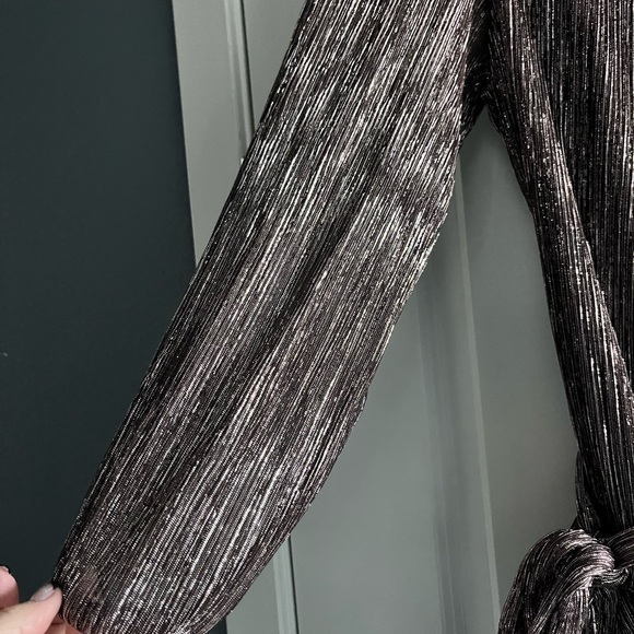 Express- Shimmer party dress - Picture 5 of 5